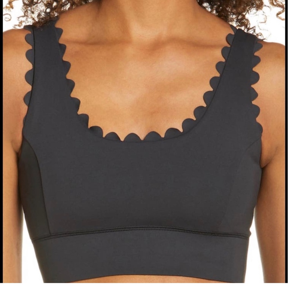 NWOT IVL COLLECTIVE SCALLOP POWER Sport bra- size 6